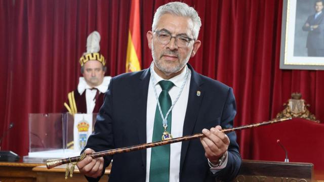 Miguel Fernández toma posesión como alcalde de Lugo, el tercero en los últimos dos años