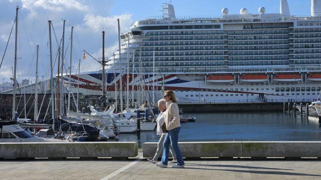 Crucero Iona en el puerto de A Coruña