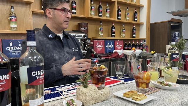 Guissepe Santamaría en la masterclass en la Asociación Provincial de Empresarios de Hostelería de A Coruña