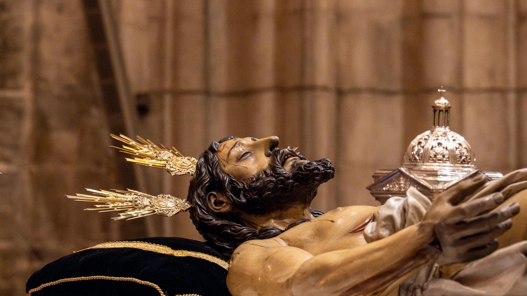 El Cristo Yacente del Santo Entierro en la Catedral de Sevilla.