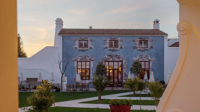 El exterior del Hotel Vermelho.