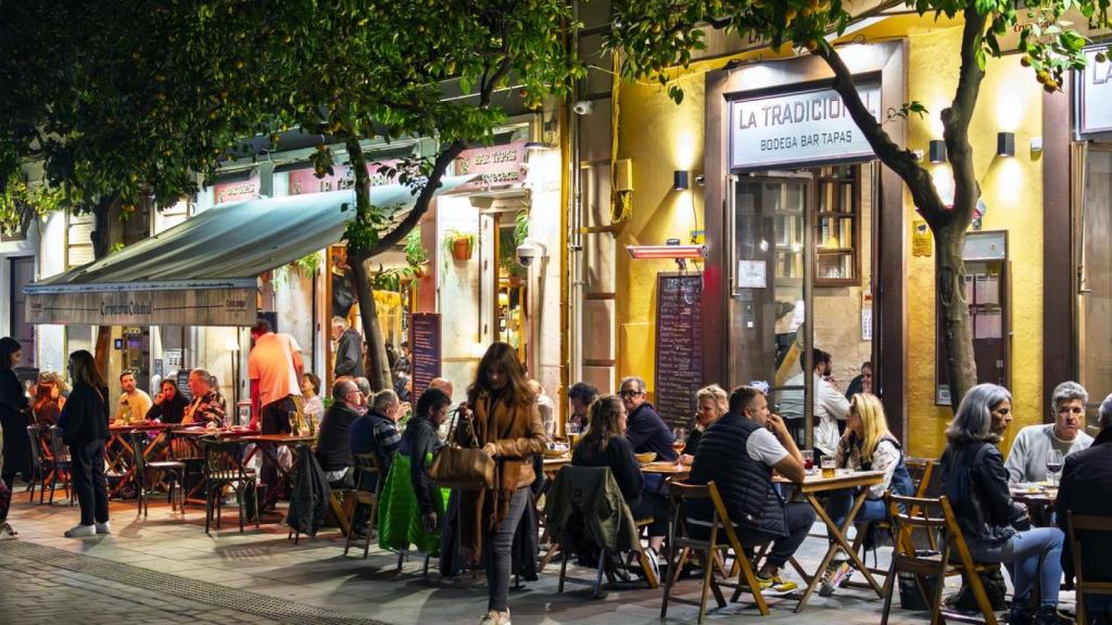 Un bar tradicional de la capital hispalense.