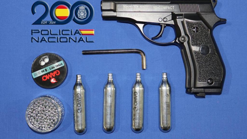 El arma de aire comprimido intervenida al autor de los disparos