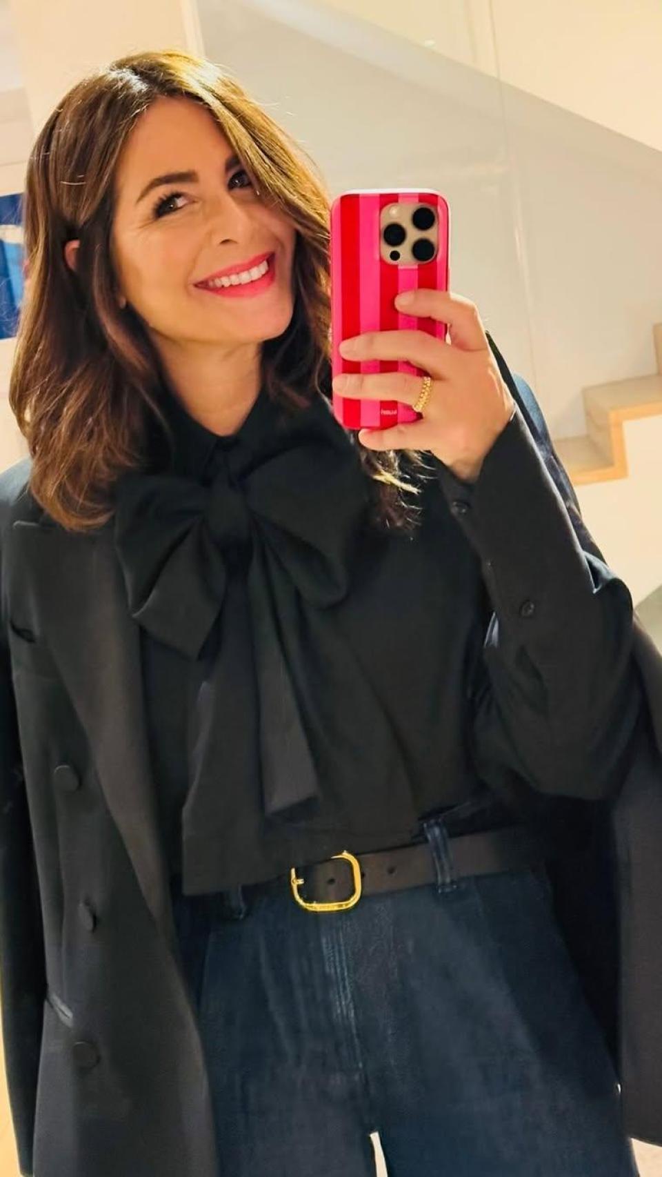 Nuria Roca, con chaqueta de esmoquin.