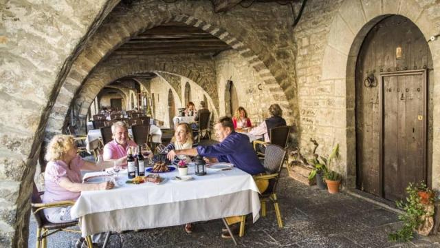 Este es el pueblo de Aragón donde la gente es más feliz según la IA: Destaca por la amabilidad de sus vecinos