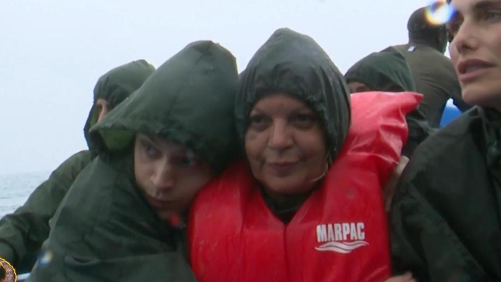 Terelu Campos, en la barca donde fueron evacuados todos los concursantes de 'Supervivientes'.