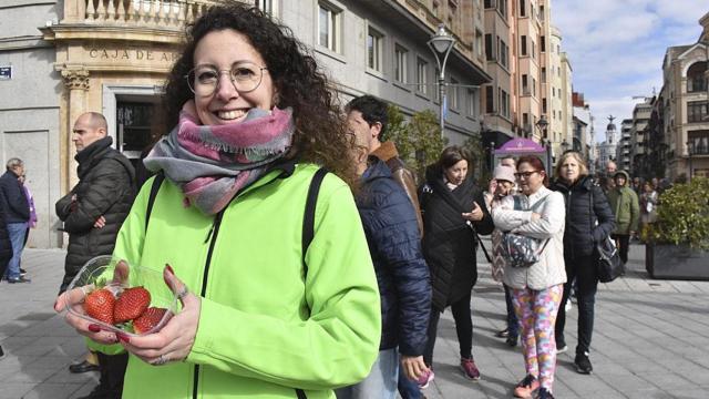 Entrega gratuita de fresas en el centro de Valladolid