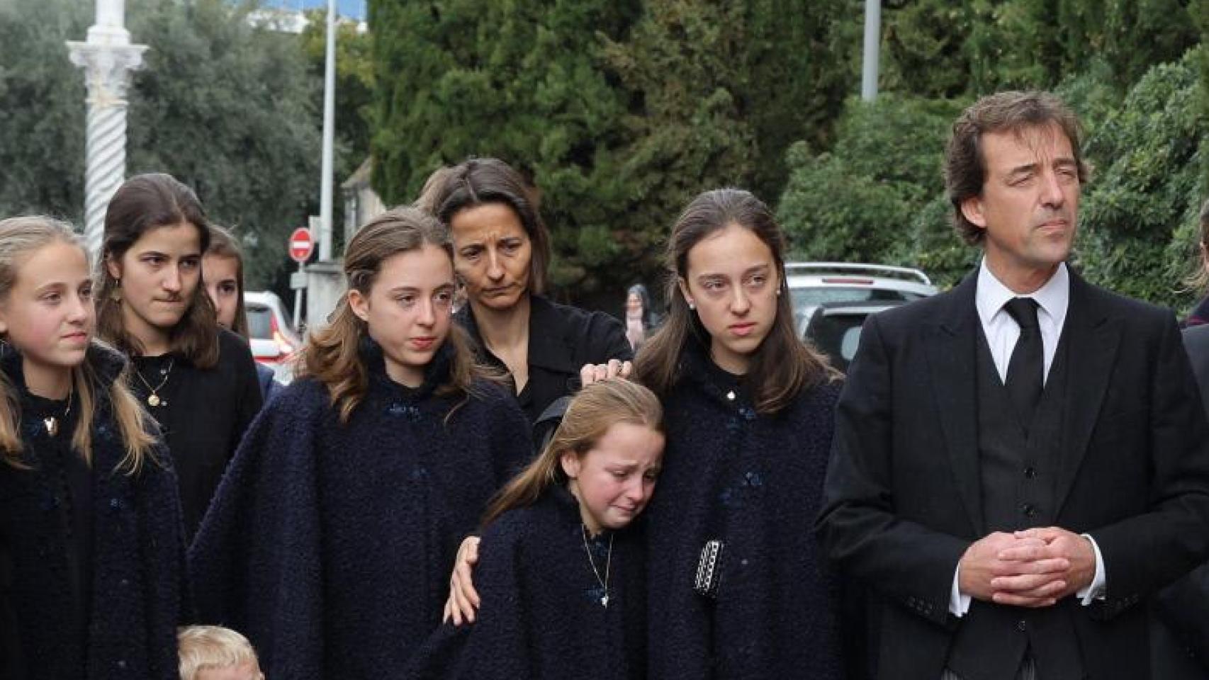 Las lágrimas del archiduque Carl-Christian y sus hijos en el último adiós a  Estelle de Austria