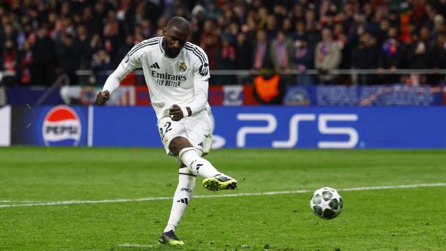 Antonio Rüdiger, lanza el penalti definitivo de la tanda que dio la victoria al Real Madrid