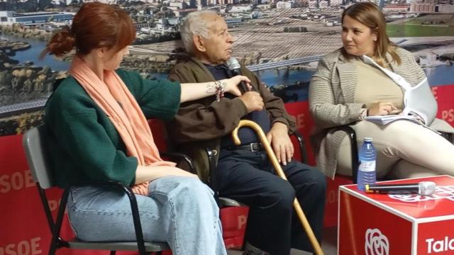 Julián García 'Julín', en el centro de la imagen junto a Tita García Élez (derecha).