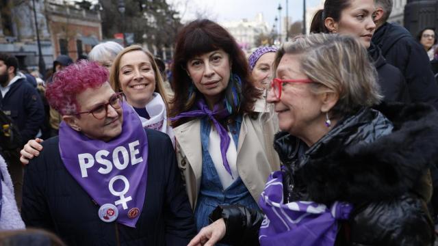 La ministra de Igualdad, Ana Redondo, el pasado sábado, participando en la manifestación del 8-M.