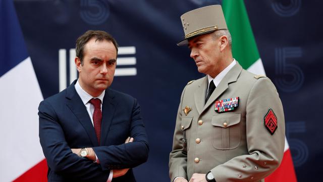 El ministro de Defensa y el Jemad franceses, antes de recibir a sus invitados.