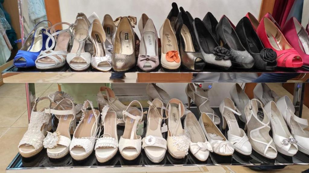 Zapatos de fiesta y ceremonia que vende Blanquita.