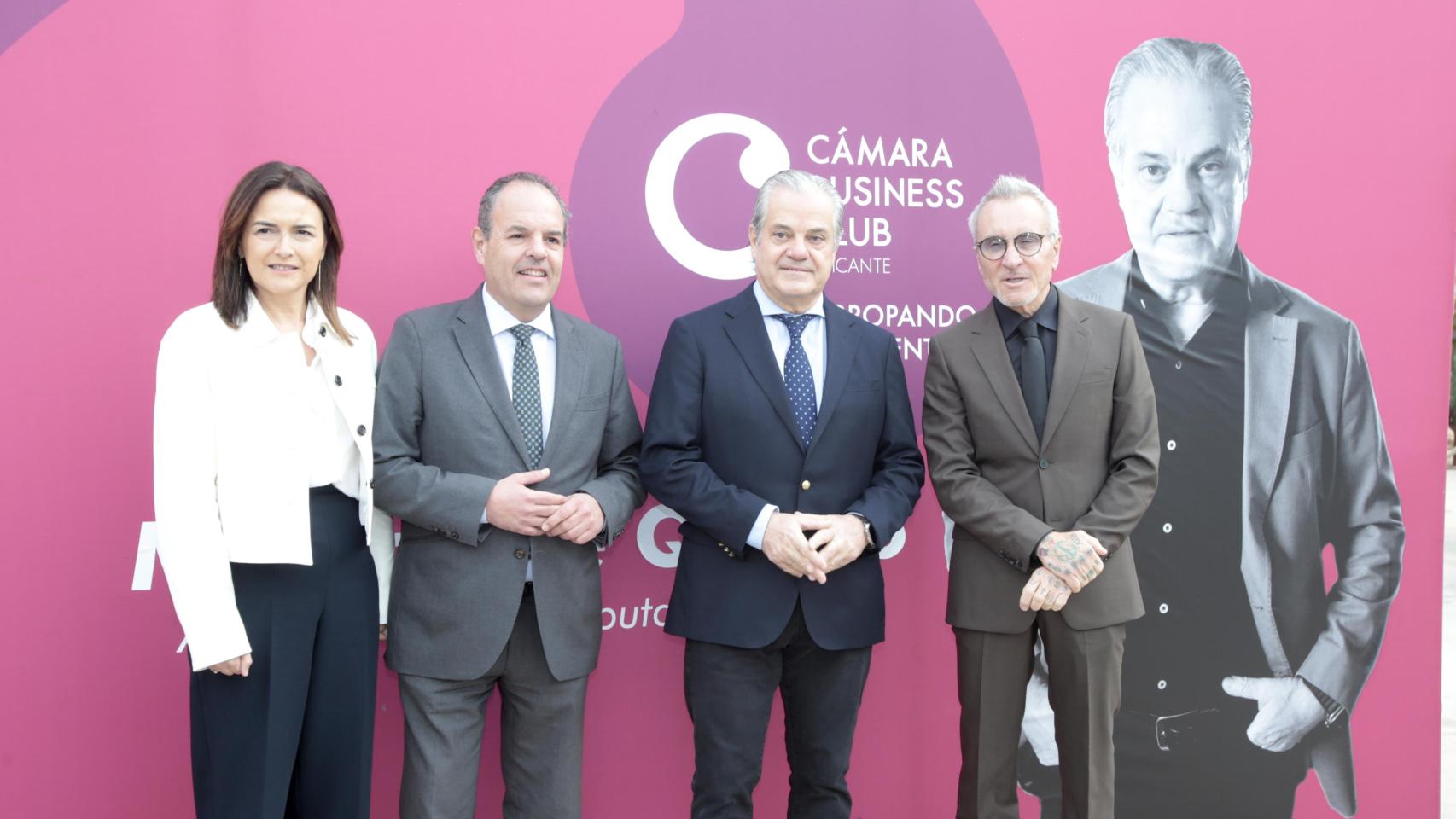 Marcos de Quinto, junto a Carlos Baño y Jesús Navarro, presidente y vicepresidente de la Cámara de Comercio.