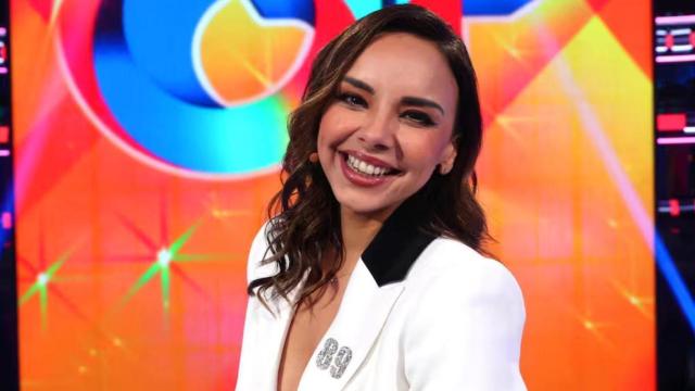 Chenoa, en la gala 0 de 'OT 2023' donde lució el número 89 en su traje blanco como guiño a su casting.