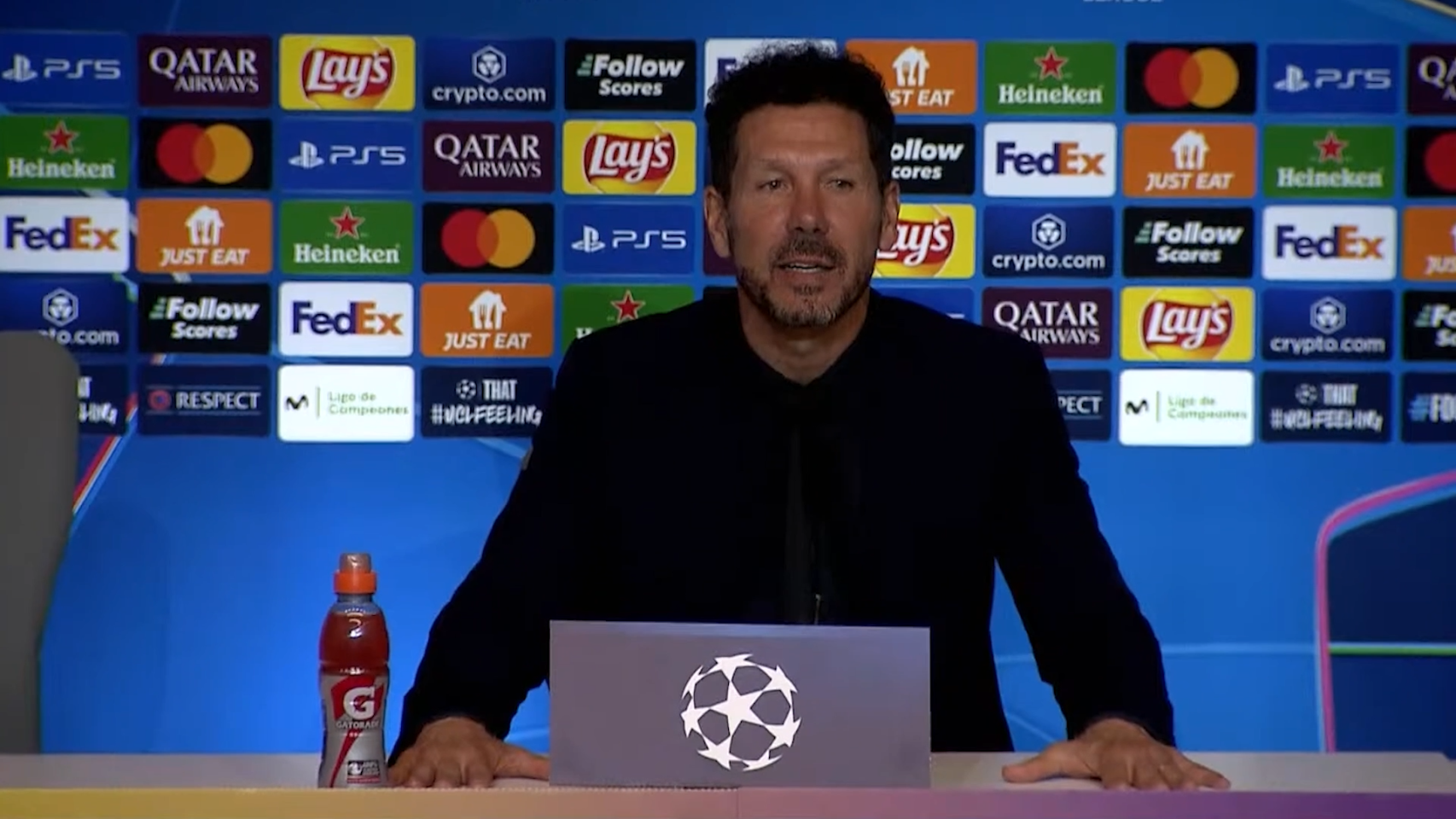 El enfado de Simeone tras el penalti anulado a Julián Álvarez: "Que levante la mano quien haya visto que la toca dos veces"