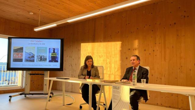 Boicot a Caballero durante un coloquio de la UVigo sobre sus libros