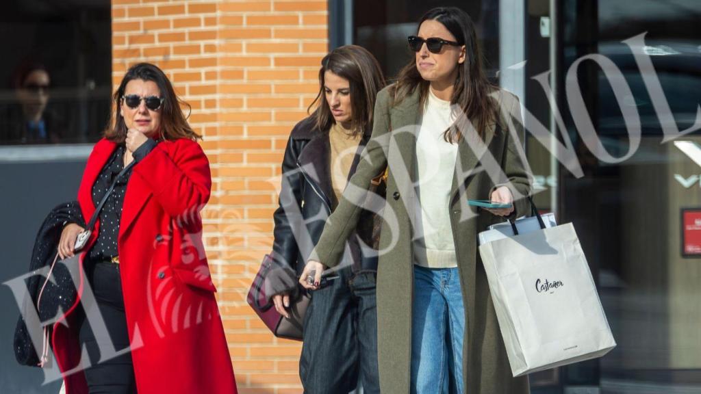 Claudia Collado y sus colegas en MediaSet, a la salida de un restaurante cerca de su lugar de trabajo.