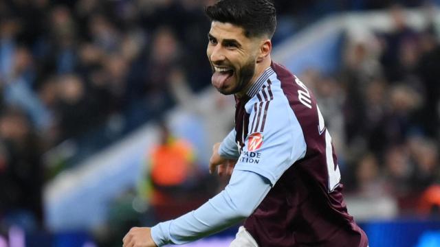 Marcos Asensio celebra un gol con el Aston Villa en los octavos de Champions ante el Brujas