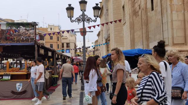 La plaza de la Eucaristía en Elche durante el mercado medieval.