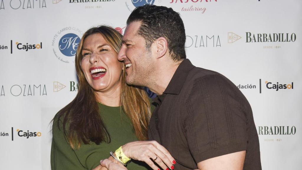 Silvia Casas y Manu Tenorio antes del concierto del cantante en Sevilla.