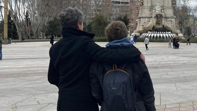 Feliciano y su hijo de 13 años con autismo.