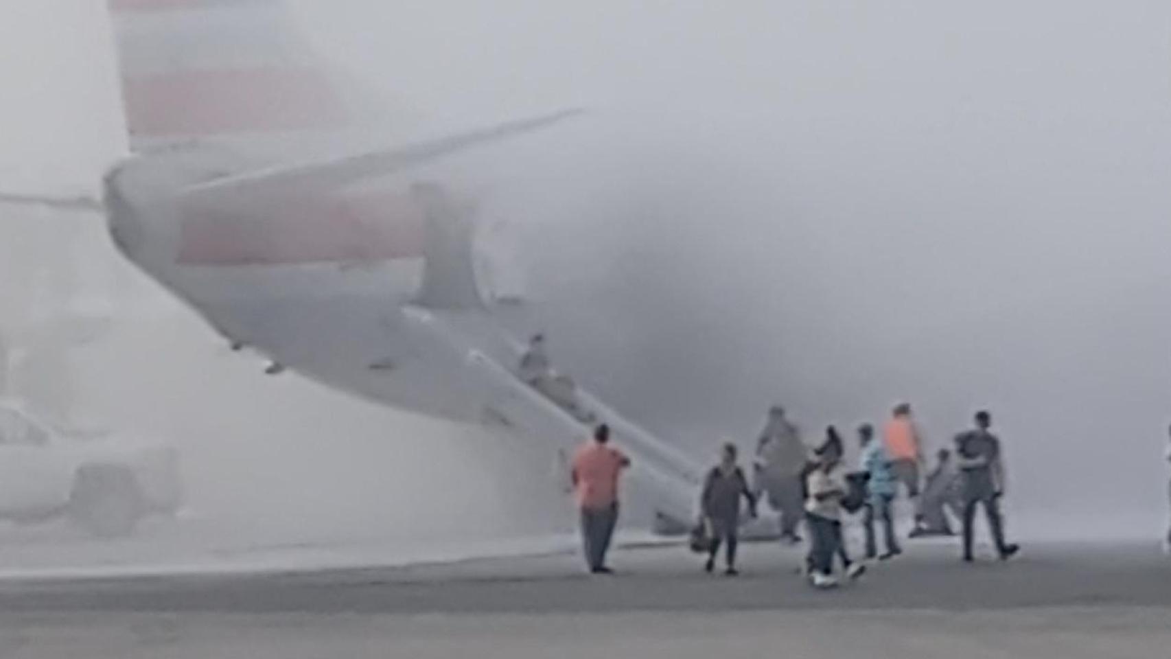 Un avión con 178 pasajeros se incendia al aterrizar en Denver (EEUU) por un problema en un motor