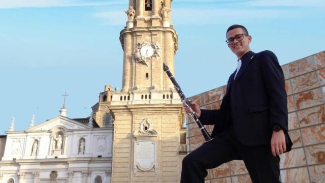 Oriol Guasch posando con su clarinete