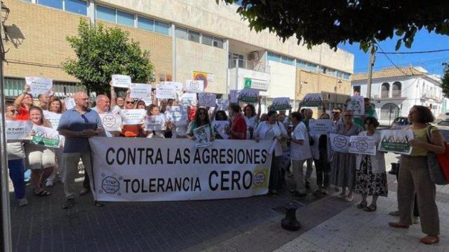 Manifestación de sanitarios frente al centro de San Juan de Aznalfarache en 2024.