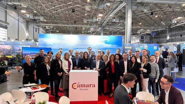 Representantes de las empresas alicantinas que participan bajo el pararguas de Cámara Alicante en la feria inmobiliaria de Poznan. Cámara Alicante