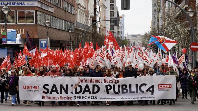 Manifestación bajo el lema ‘Defendamos nuestra sanidad pública. Defendamos nuestros derechos’