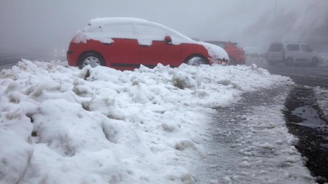 Imagen de archivo de un coche en el Puerto de Navacerrada, en Madrid.