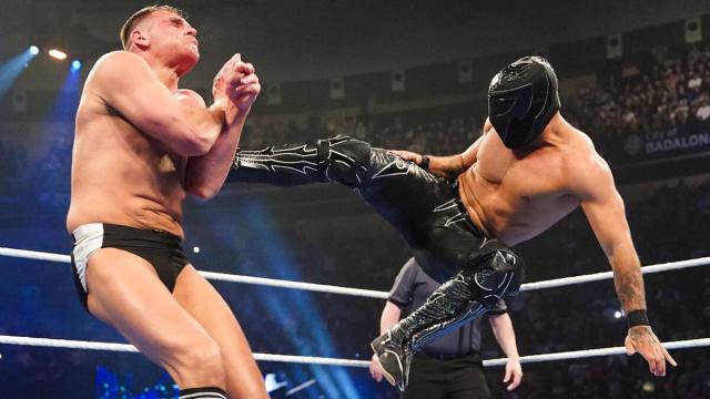 Axiom, en el programa WWE SmackDown celebrado en Barcelona