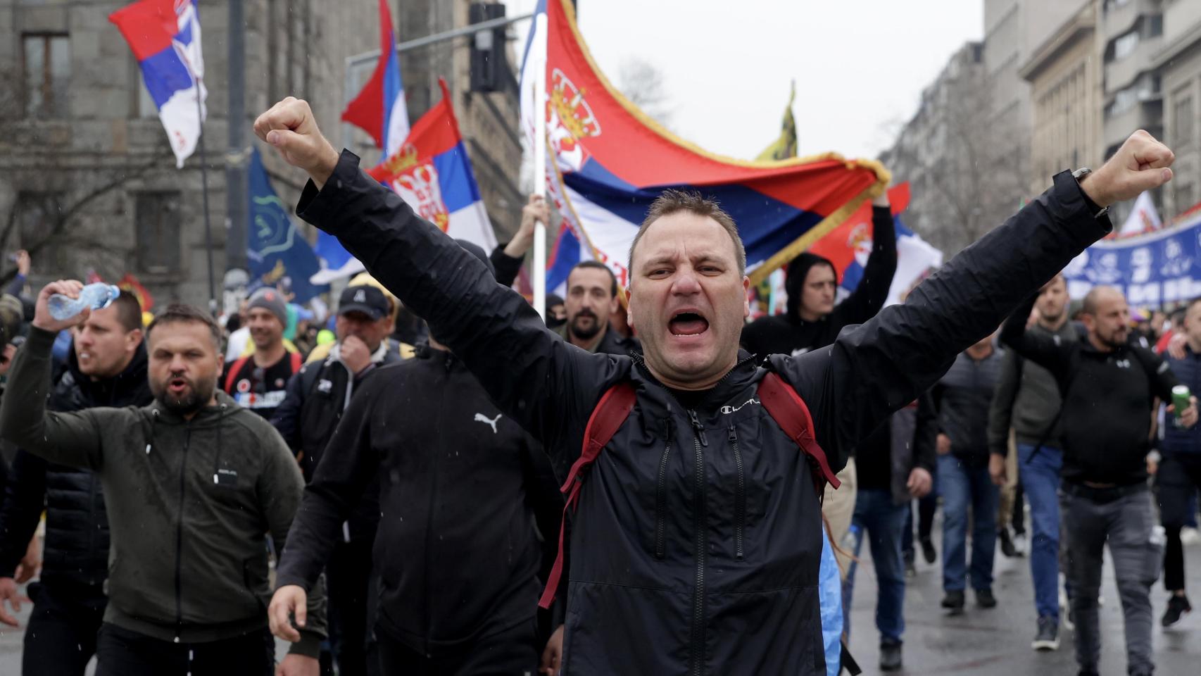 Una nueva marcha en Belgrado mantiene viva la llama del rechazo contra el gobierno de Aleksandar Vučić en Serbia