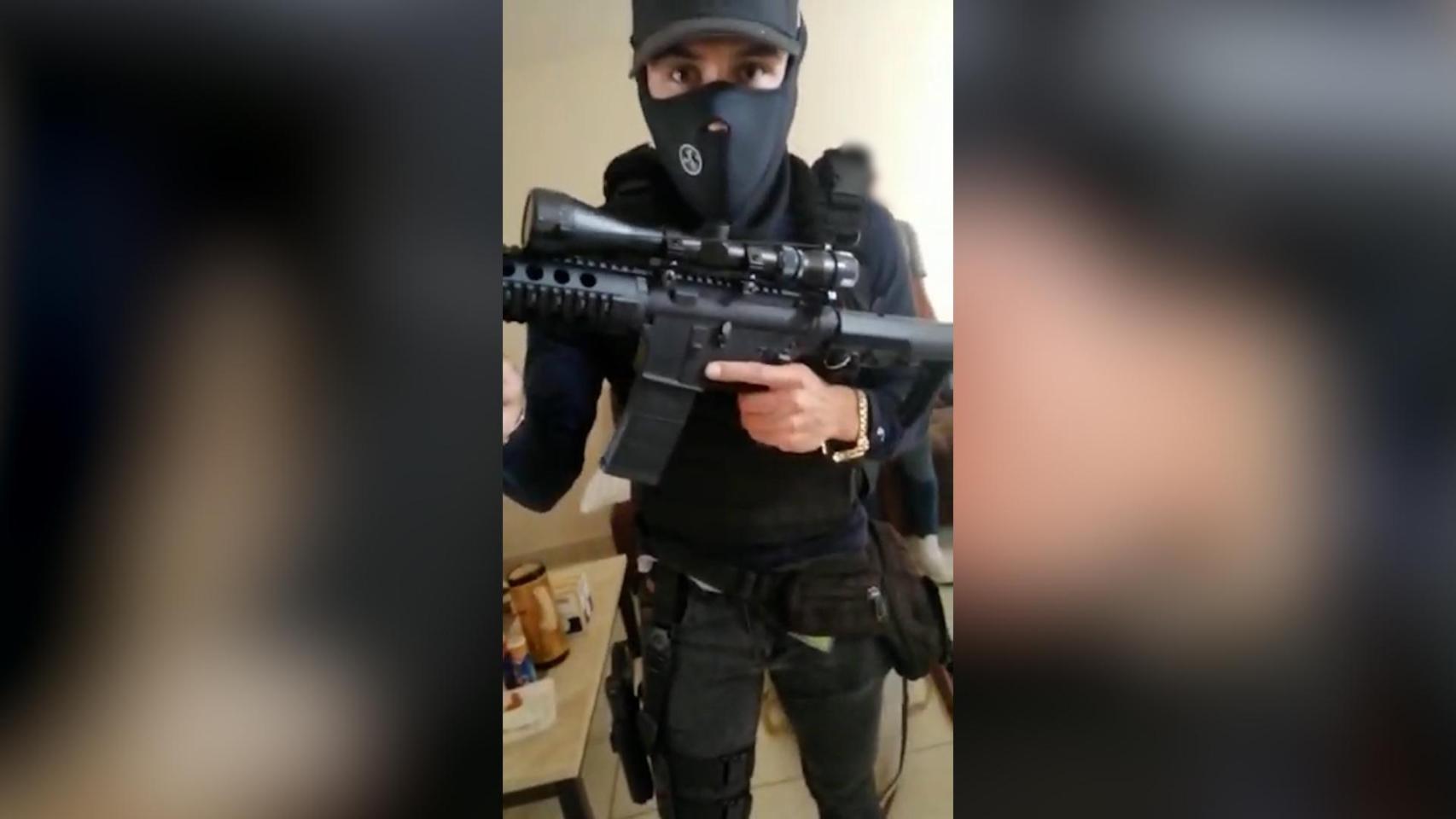 El sainete del "timo del sicario" que ha estafado hasta 500.000 euros a 300 personas: "Vamos a arreglar esto en la calle"