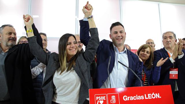 El secretario general del PSOE de León, Javier Alfonso Cendón, durante la celebración de su victoria en las primarias, el pasado domingo