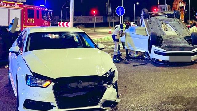 Imagen del aparatoso accidente ocurrido en el cruce de la VA-20 con la carretera Villabáñez en Valladolid.