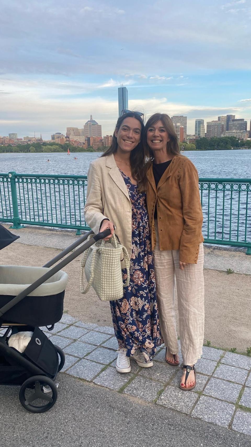 Eva Zaldívar, feliz, durante una visita a su hija Andrea, en Boston.