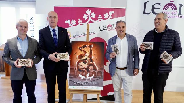 El alcalde de León, José Antonio Diez; el concejal Vicente; el alcalde de Astorga, José Luis Nieto; y el presidente de la Cámara de Comercio de Astorga, Juan José Alonso Martínez, en la presentación de SICA 2025