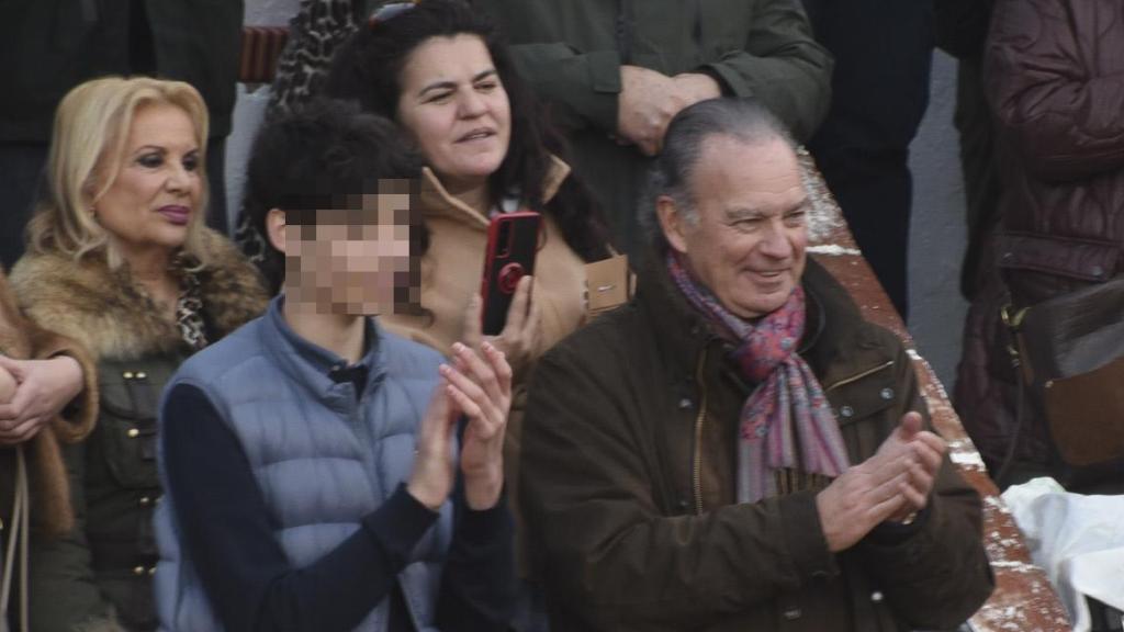 Bertín Osborne y su hijo Carlos en una cita de corridas de toros en Huelva.