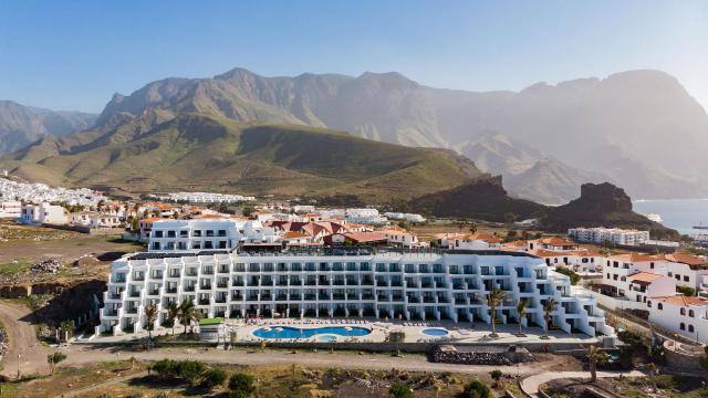 Hotel Occidental Roca Negra.