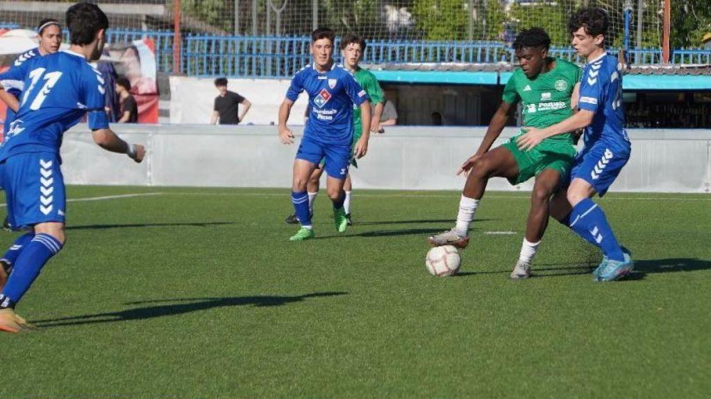 Luciano Mbela durante un partido con el CF Pozuelo esta temporada.