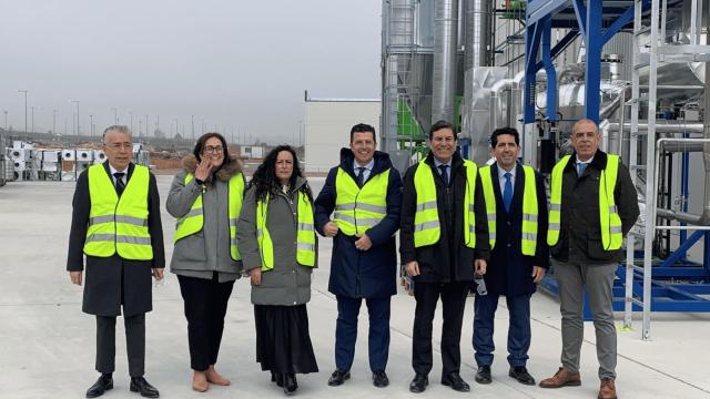 El consejero de Economía y Hacienda y portavoz de la Junta de Castilla y León, Carlos Fernández Carriedo, ha visitado las instalaciones de la empresa de reciclado y economía circular Movilex, en Miranda de Ebro (Burgos),