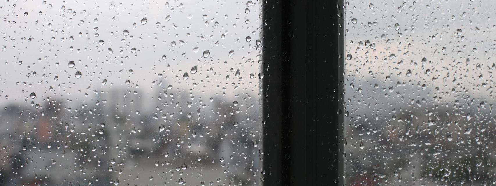 Gotas de lluvia en una ventana