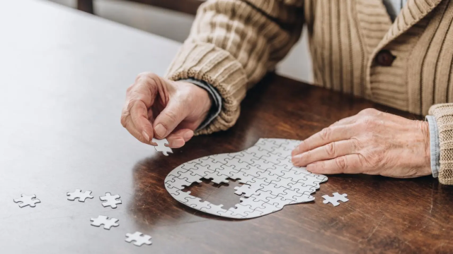 Imagen de archivo de una persona con Alzheimer.