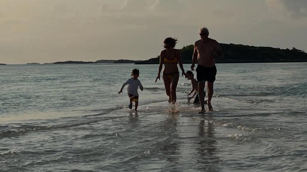 Richard Gere y Alejandra Silva a una imagen de sus redes sociales.