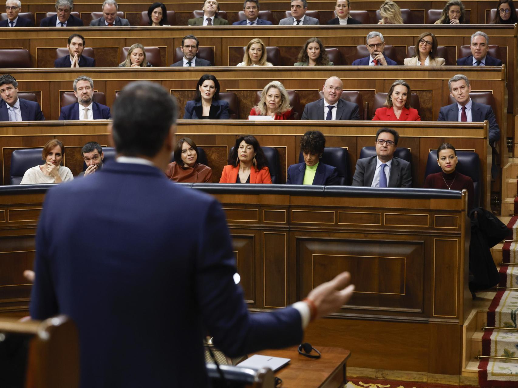 Sánchez lleva a Bruselas un plan de Defensa y ayuda a Ucrania de espaldas al Congreso y con parte de su Gobierno en contra