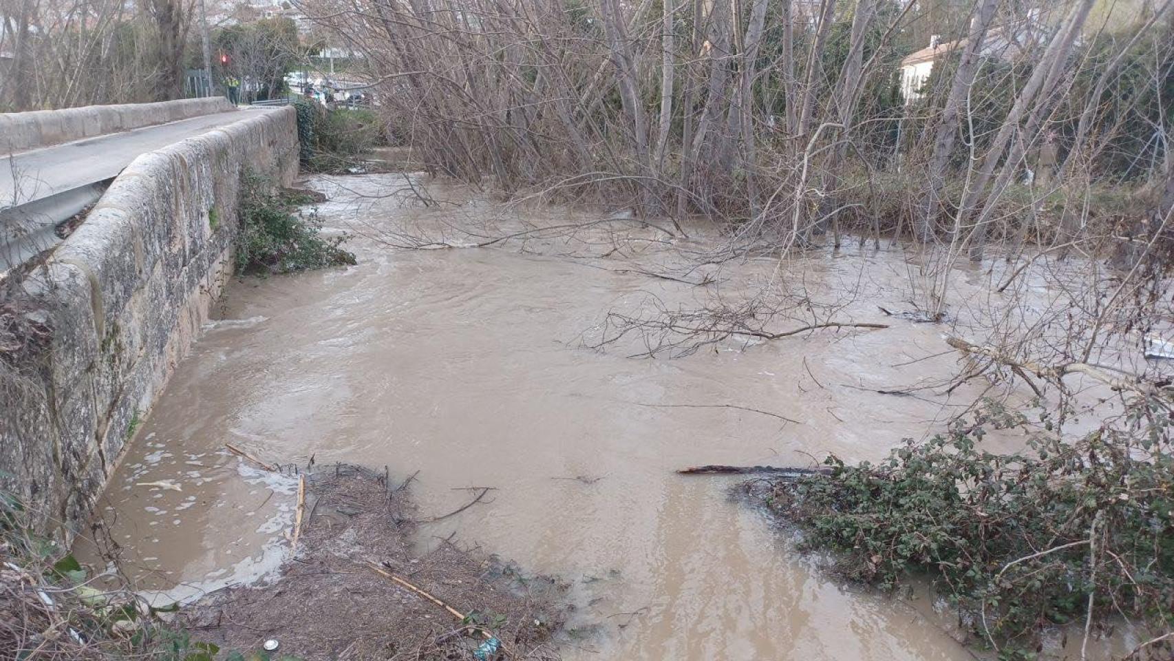 La crecida del Tajuña obliga a cortar un puente que une la provincia de Guadalajara con la Comunidad de Madrid