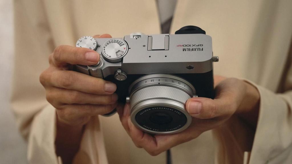 Fujifilm GFX100RF.