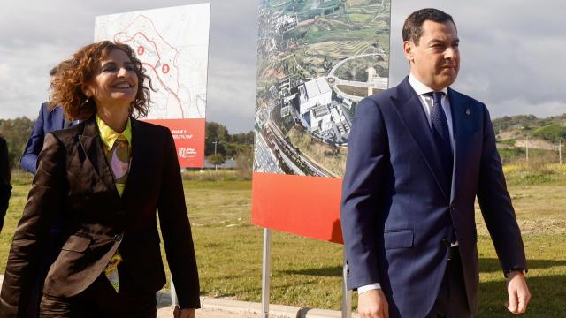 María Jesús Montero, vicepresidenta primera y ministra de Hacienda, y Juan Manuel Moreno, presidente de la Junta de Andalucía.